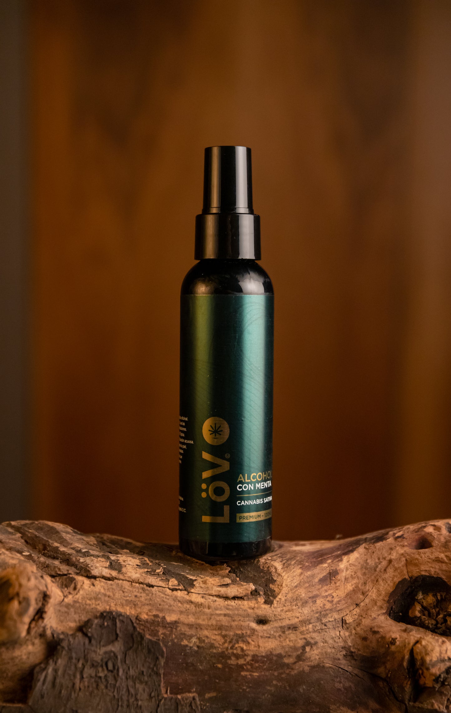 Alcohol con CBD y menta